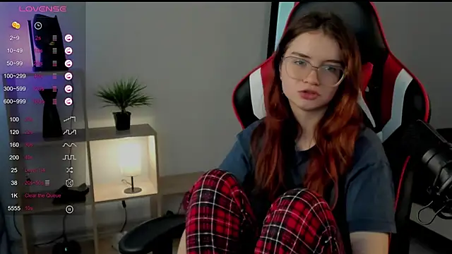 Snapshot of Sonya_Glen chatting on 02-09-25, 08:11 Sonya Glen online show from 02-09-25, 08:11