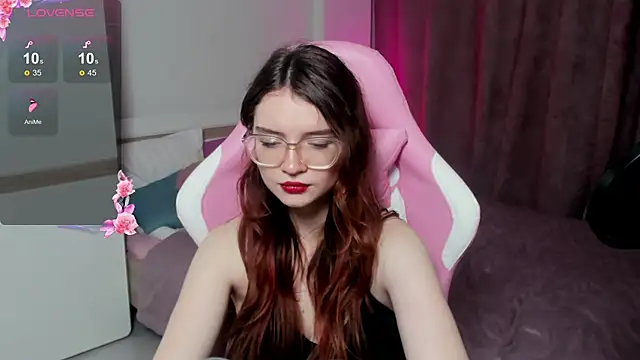 Snapshot of Sonya_Glen chatting on 02-24-25, 08:03 Sonya Glen online show from 02-24-25, 08:03