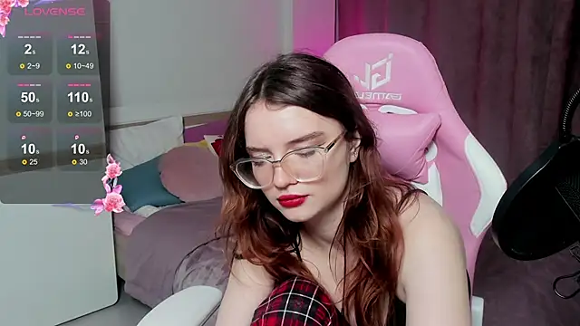 Snapshot of Sonya_Glen chatting on 02-25-25, 02:36 Sonya Glen online show from 02-25-25, 02:36