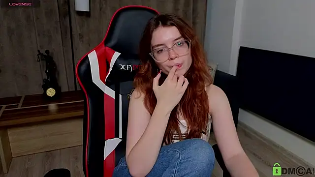 Snapshot of Sonya_Glen chatting on 02-28-25, 06:10 Sonya Glen online show from 02-28-25, 06:10