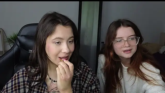 Snapshot of Sonya_Glen chatting on 03-06-25, 09:25 Sonya Glen online show from 03-06-25, 09:25