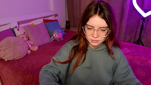 Snapshot of Sonya_Glen chatting on 03-20-25, 01:46 Sonya Glen online show from 03-20-25, 01:46