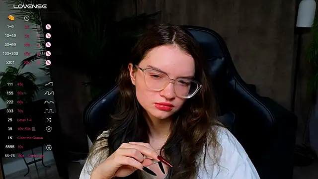 Snapshot of Sonya_Glen chatting on 09-09-25, 12:32 Sonya Glen online show from 09-09-25, 12:32