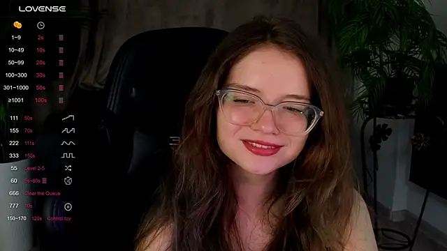 Snapshot of Sonya_Glen chatting on 09-12-25, 09:15 Sonya Glen online show from 09-12-25, 09:15