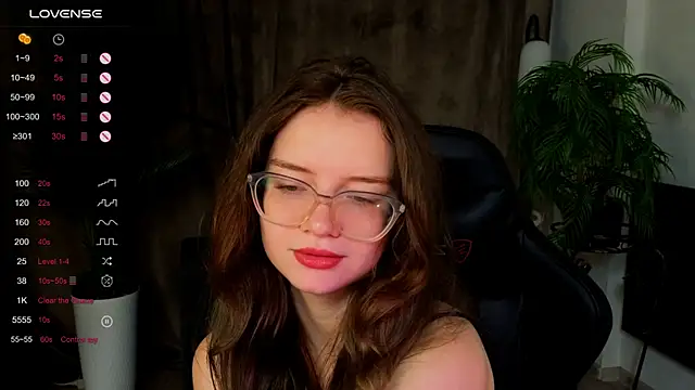 Snapshot of Sonya_Glen chatting on 09-14-25, 09:14 Sonya Glen online show from 09-14-25, 09:14