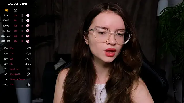 Snapshot of Sonya_Glen chatting on 09-22-25, 10:01 Sonya Glen online show from 09-22-25, 10:01