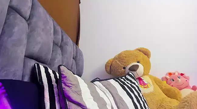 Snapshot of bunny_1922 chatting on 01-08-25, 05:16 bunny 1922 online show from 01-08-25, 05:16