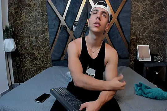 Flynn Riider online show from 01-08-25, 02:25