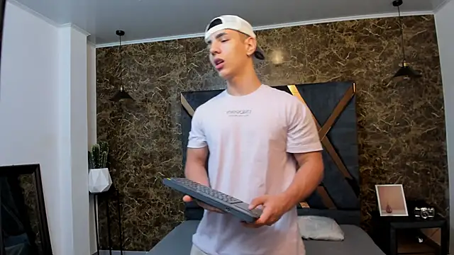 Flynn Riider online show from 01-11-25, 11:34