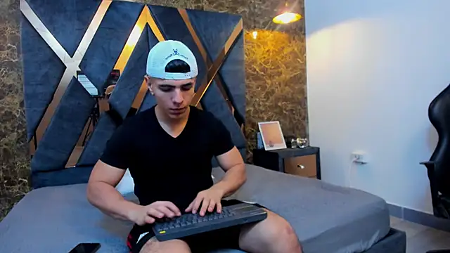 Flynn Riider online show from 01-12-25, 06:16