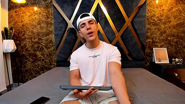 Flynn Riider online show from 01-17-25, 02:28