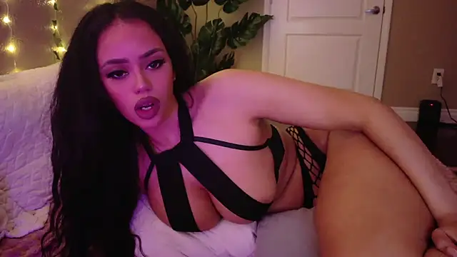 Snapshot of MayaIndica chatting on 02-10-25, 07:36 MayaIndica online show from 02-10-25, 07:36