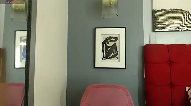 Snapshot of _Natassia_Dreams chatting on 12-20-24, 12:08 Natassia Dreams online show from 12-20-24, 12:08