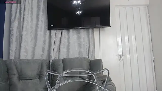 Snapshot of _Natassia_Dreams chatting on 03-23-25, 03:54 Natassia Dreams online show from 03-23-25, 03:54