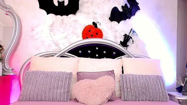 EuphoriaElle online show from 10-15-25, 07:03