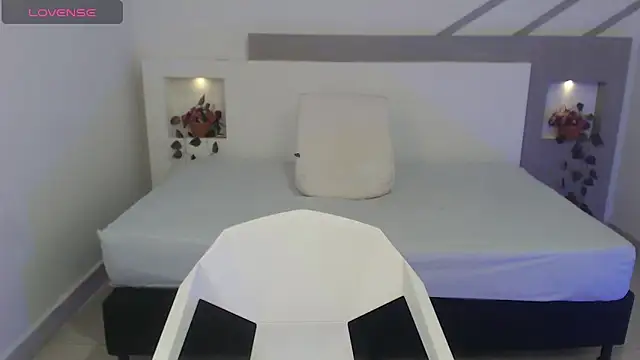 Snapshot of SelenaFox6 chatting on 03-03-25, 12:48 SelenaFox6 online show from 03-03-25, 12:48