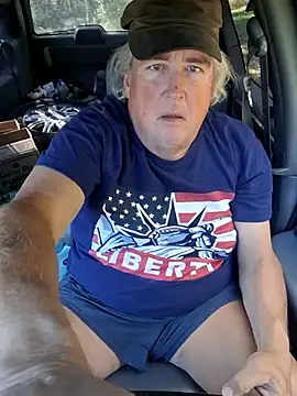 Snapshot of Bus310A chatting on 10-13-25, 04:40 Bus310A online show from 10-13-25, 04:40