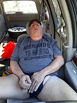 Snapshot of Bus310A chatting on 11-05-25, 05:35 Bus310A online show from 11-05-25, 05:35