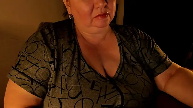 Snapshot of SexxyDreams1 chatting on 02-10-25, 02:41 SexxyDreams1 online show from 02-10-25, 02:41