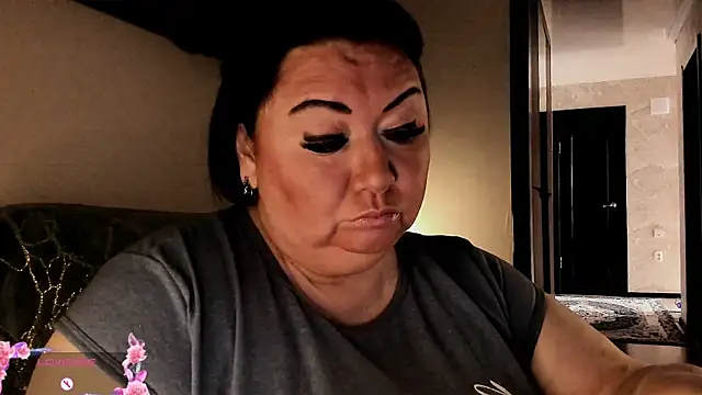 Snapshot of SexxyDreams1 chatting on 09-30-25, 05:12 SexxyDreams1 online show from 09-30-25, 05:12