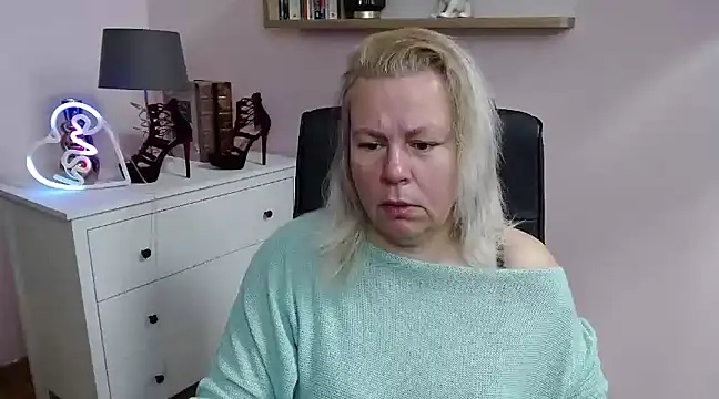 Snapshot of NancyCREAM chatting on 02-11-25, 05:37 NancyCREAM online show from 02-11-25, 05:37