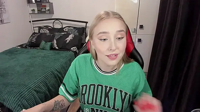 LinaTruly online show from 09-15-25, 09:37