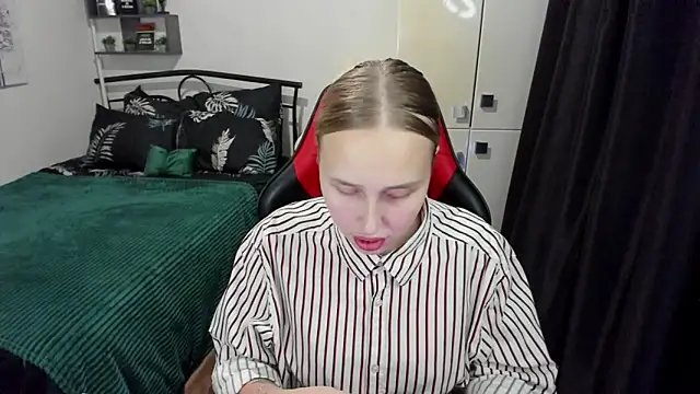 LinaTruly online show from 09-24-25, 08:45