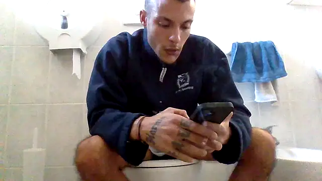 Snapshot of FTM98xxx chatting on 12-11-24, 02:00 FTM98xxx online show from 12-11-24, 02:00