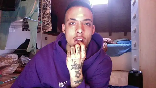 Snapshot of FTM98xxx chatting on 02-09-26, 04:11 FTM98xxx online show from 02-09-26, 04:11