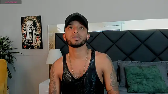 Snapshot of Robin_Rief chatting on 11-12-25, 04:24 Robin Rief online show from 11-12-25, 04:24