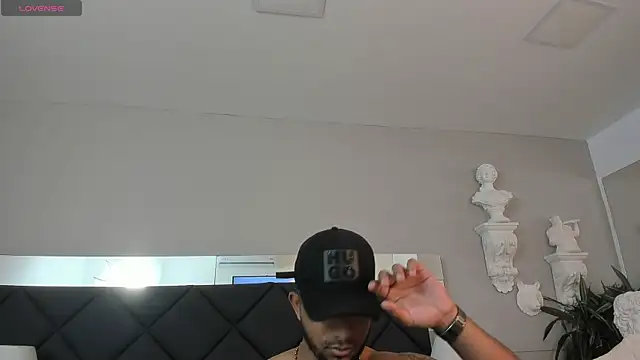 Snapshot of Robin_Rief chatting on 11-22-25, 03:38 Robin Rief online show from 11-22-25, 03:38