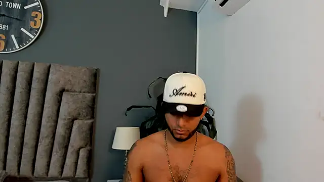 Robin Rief online show from 11-30-25, 03:43