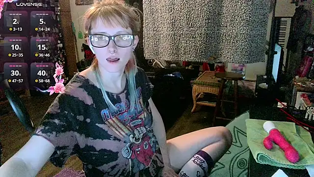 Snapshot of _hellostormy_ chatting on 02-12-25, 12:27 hellostormy online show from 02-12-25, 12:27