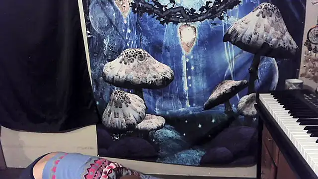 Snapshot of _hellostormy_ chatting on 12-04-25, 11:41 hellostormy online show from 12-04-25, 11:41