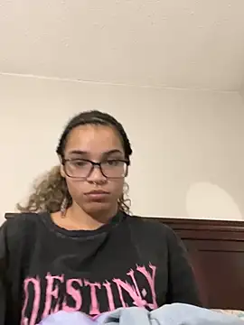 Snapshot of 1prettygem chatting on 12-19-24, 11:03 1prettygem online show from 12-19-24, 11:03