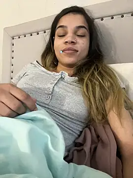 Snapshot of 1prettygem chatting on 03-07-25, 11:05 1prettygem online show from 03-07-25, 11:05