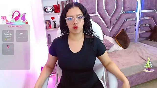 Aurora Brownn online show from 12-19-25, 03:57