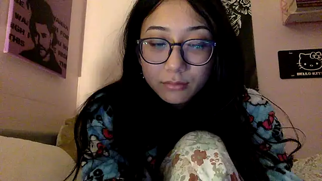 Snapshot of tokyobaby chatting on 12-11-24, 08:36 tokyobaby online show from 12-11-24, 08:36