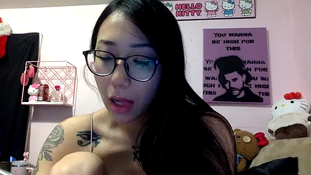 Snapshot of tokyobaby chatting on 12-12-24, 08:21 tokyobaby online show from 12-12-24, 08:21