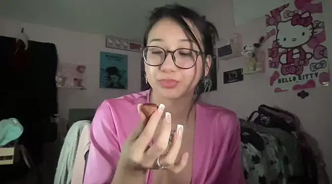 Snapshot of tokyobaby chatting on 12-24-24, 06:11 tokyobaby online show from 12-24-24, 06:11