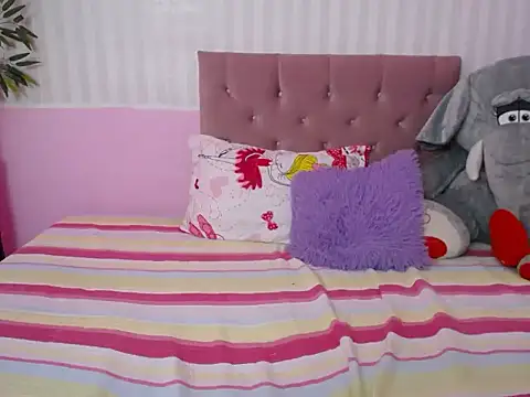 Snapshot of ximena_bunny chatting on 12-19-24, 10:21 ximena bunny online show from 12-19-24, 10:21