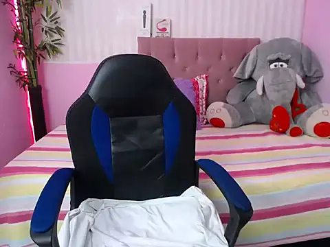 Snapshot of ximena_bunny chatting on 12-24-24, 06:50 ximena bunny online show from 12-24-24, 06:50