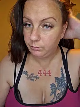 Snapshot of PeakabumPromo chatting on 10-15-25, 07:47 PeakabumPromo online show from 10-15-25, 07:47