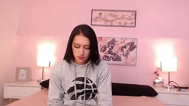 Snapshot of sara17_ chatting on 10-19-25, 01:39 sara17 online show from 10-19-25, 01:39