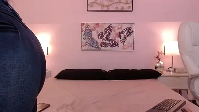 Snapshot of sara17_ chatting on 10-22-25, 04:13 sara17 online show from 10-22-25, 04:13