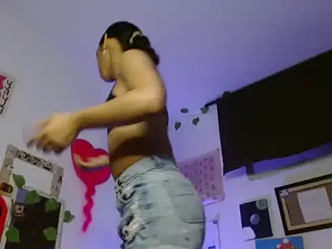 Melody200420 online show from 10-27-25, 11:20