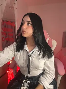 Snapshot of Emily-14 chatting on 10-22-25, 04:02 Emily-14 online show from 10-22-25, 04:02