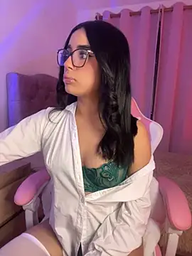 Snapshot of Emily-14 chatting on 11-12-25, 04:02 Emily-14 online show from 11-12-25, 04:02