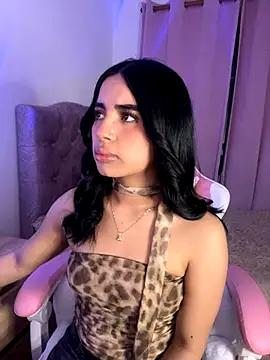 Snapshot of Emily-14 chatting on 11-15-25, 04:10 Emily-14 online show from 11-15-25, 04:10