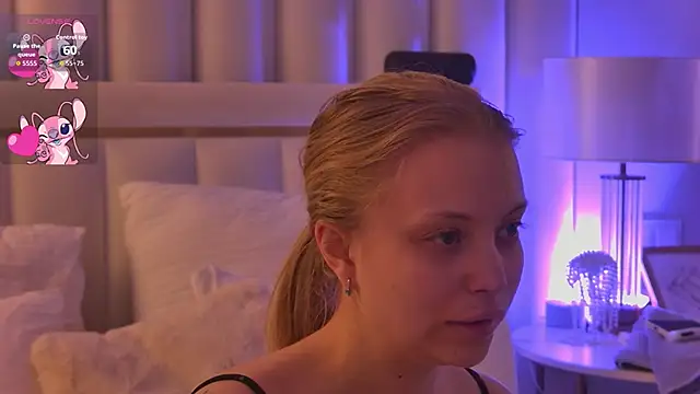 Snapshot of DorisHell chatting on 10-28-25, 03:10 DorisHell online show from 10-28-25, 03:10